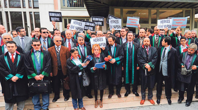 Hukukçular Platformu Adliye Önünde